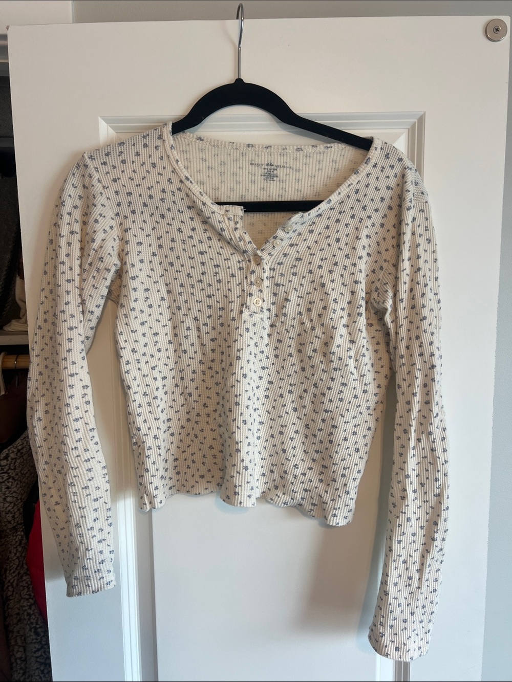 Brandy Melville Ribbed Henley Long-Sleeve Top - Cream with Navy Print